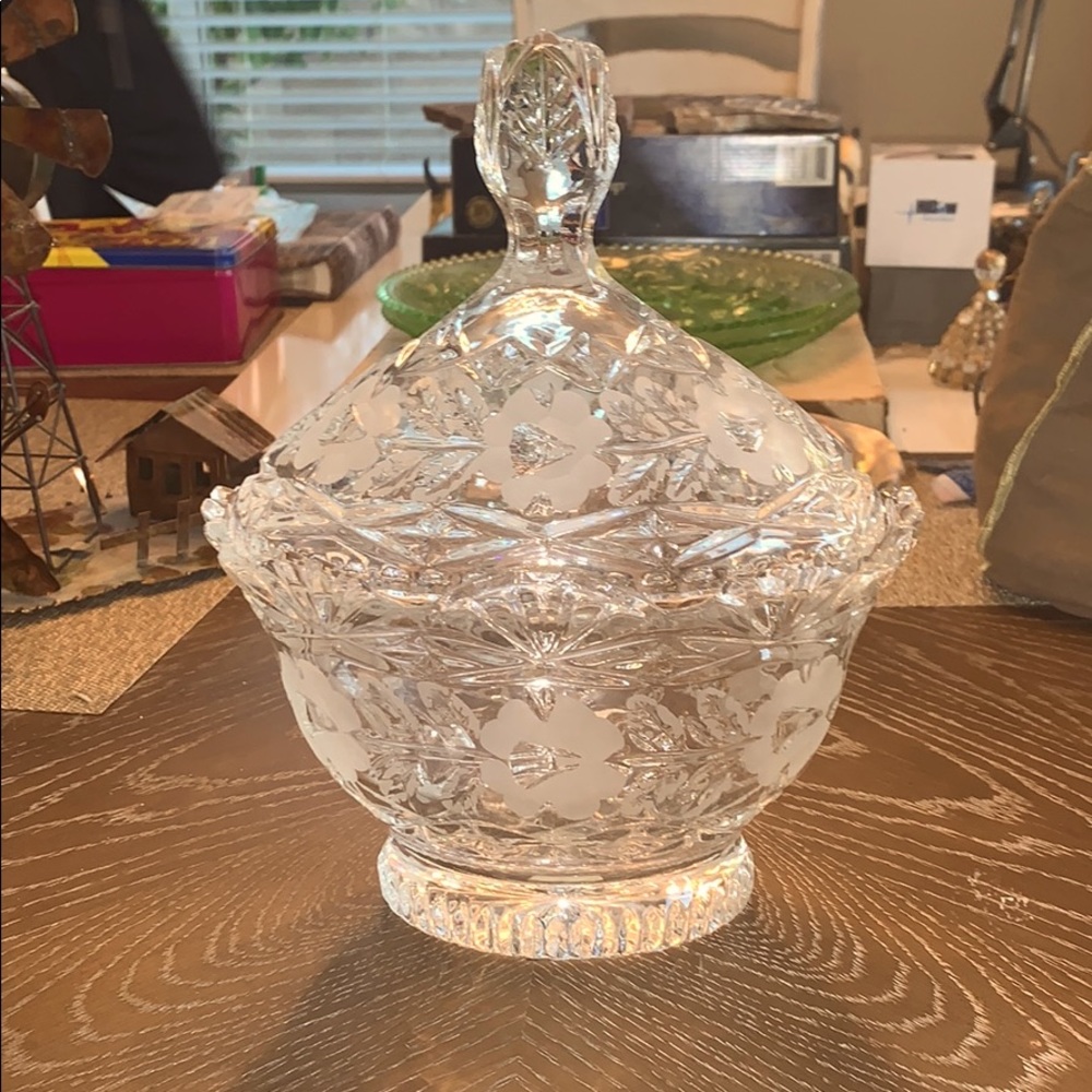 Imperial crystal bowl with lid